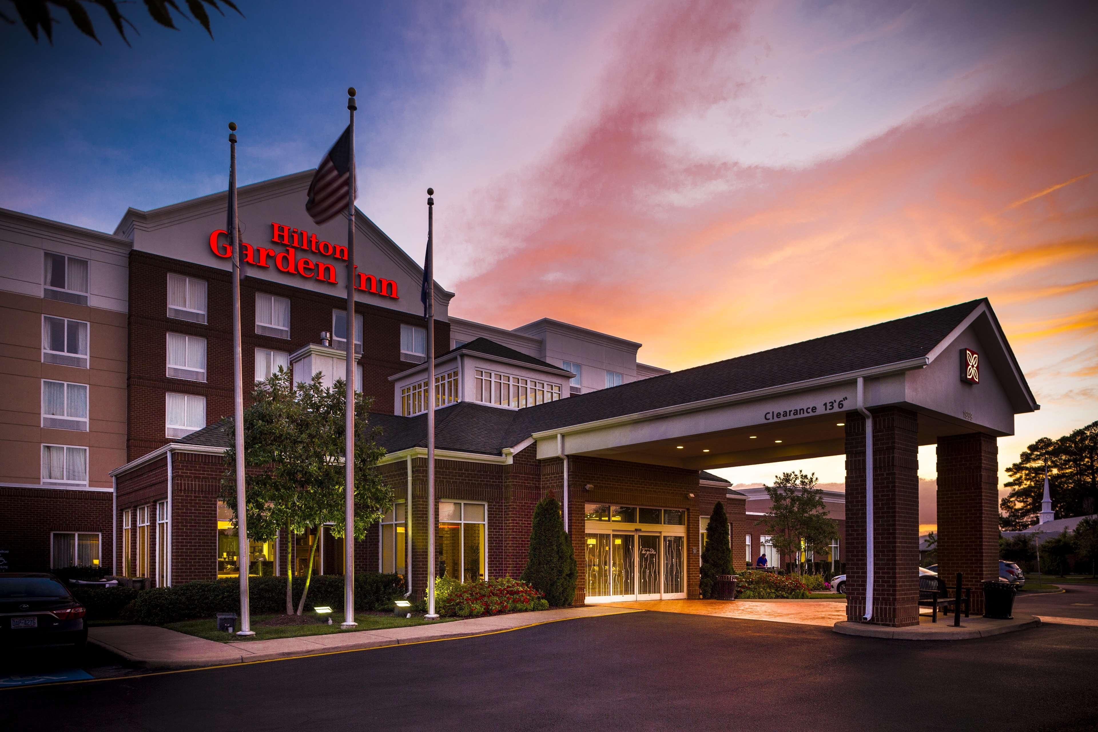 Hilton Garden Inn Hampton Coliseum Central Exterior photo