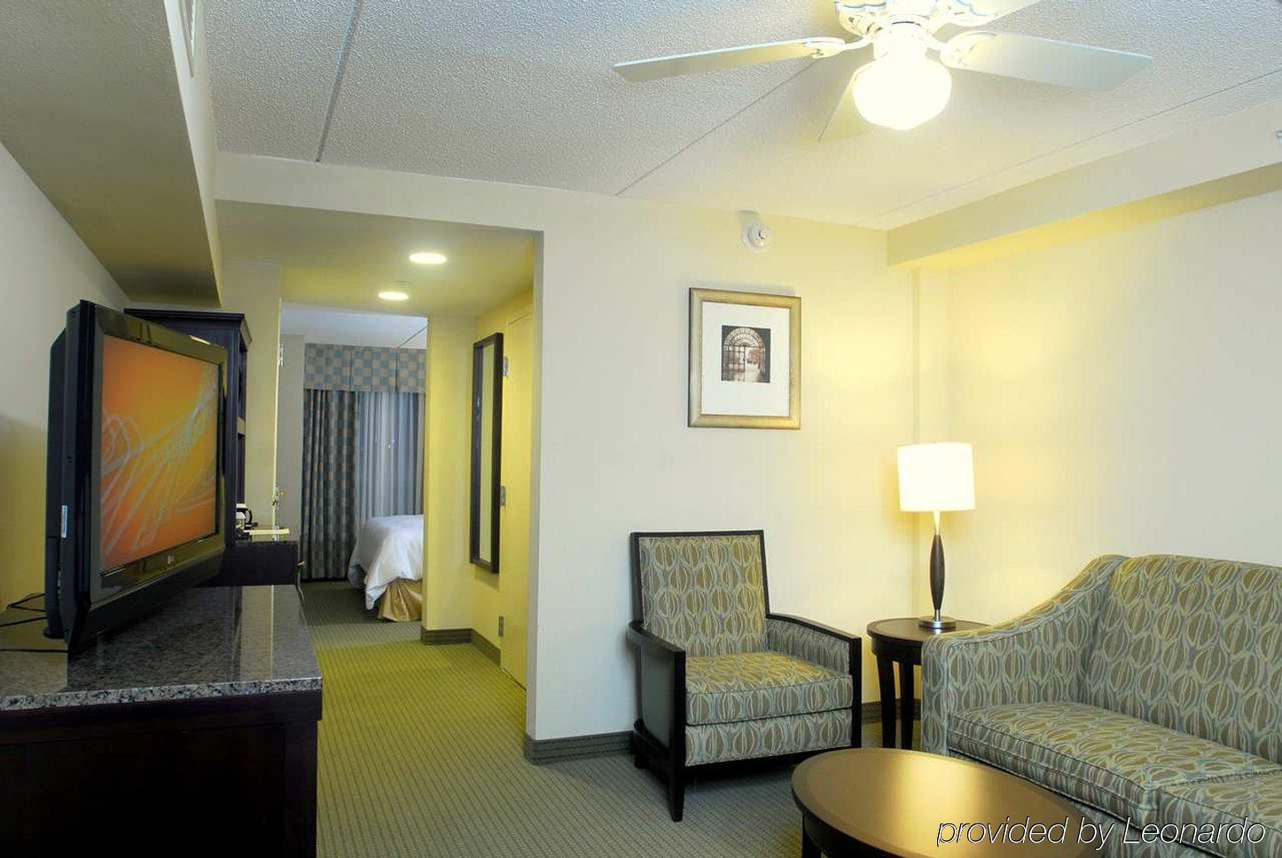 Hilton Garden Inn Hampton Coliseum Central Room photo